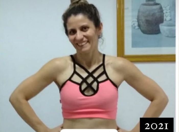 Flávia de frente em 2021